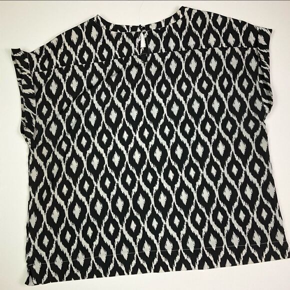 Black & White Simple Top Size 2X - Picture 4 of 4